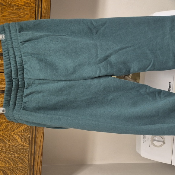 The Grinch Sweatpants (S) NWOT - Picture 8 of 9